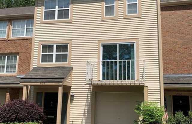 2104 Bucktrout Place - 2104 Bucktrout Place, Dunwoody, GA 30338