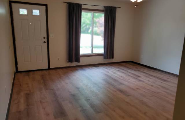 2157 Summit Row Boulevard Gallery 3