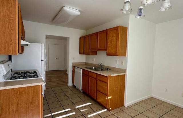 3 Bedroom 2 Bath Condo in New Castle Gallery 3