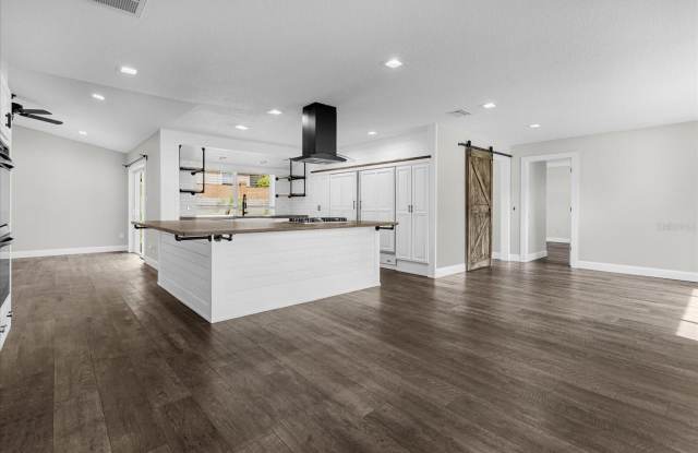 8756 GRANADA Boulevard Gallery 4