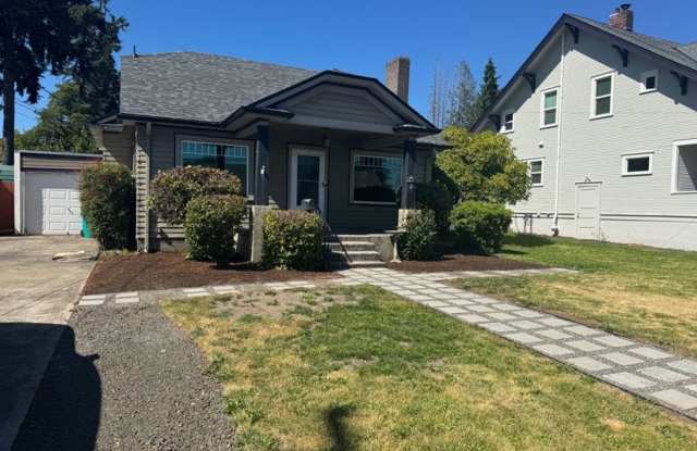 Charming 1920's Home with Large Backyard Gallery 1