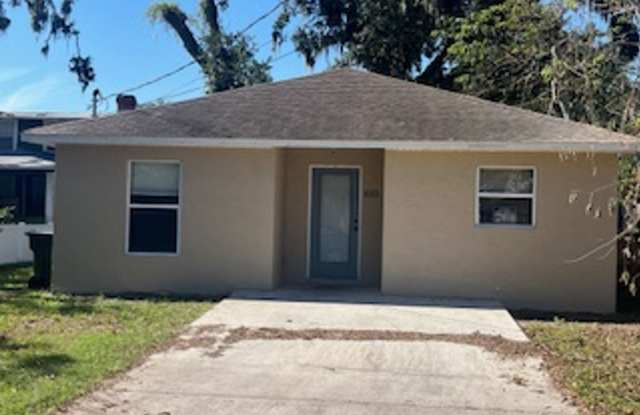 3 bedroom home with partial fenced yard photos photos