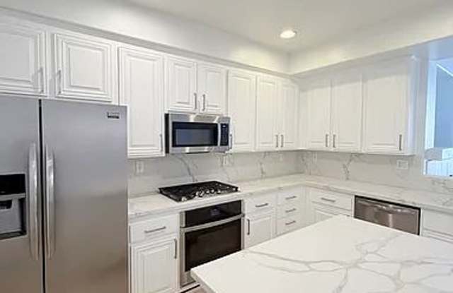 Newly Remodeled 2 Bedroom Townhouse in Torrey Highlands Gallery 3