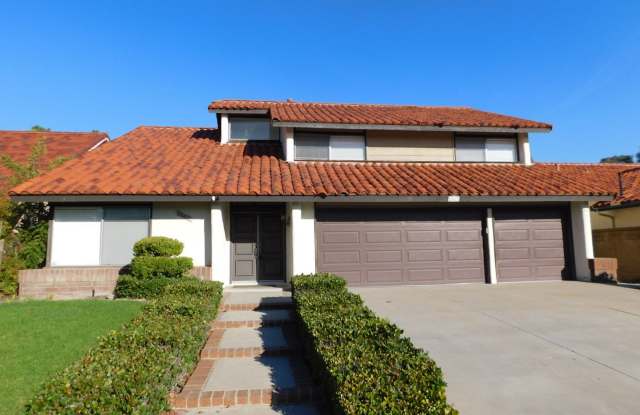 Spacious 4 bedroom 2.5 bath two story house in the city of Mission Viejo. - 22411 Salmeron, Mission Viejo, CA 92691