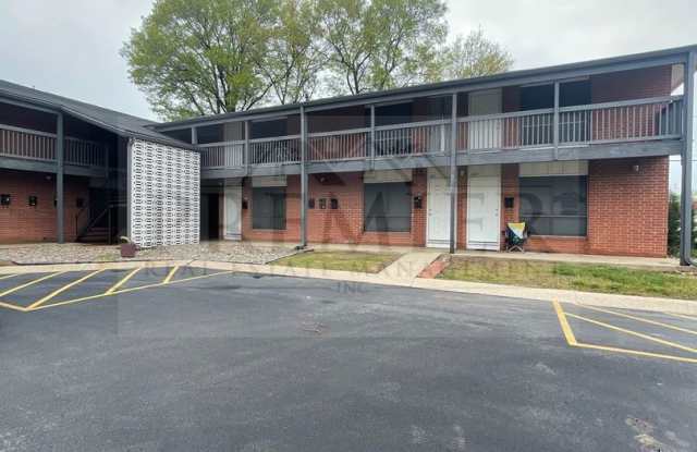 6023 Barton Dr, Shawnee, KS 66203  1 bed 1 bath// Rent: $895 Deposit: $895// 60 West Apartments photos photos