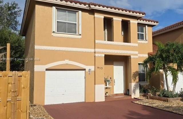 953 NW 135th Ave photos photos