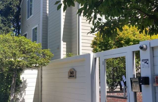 Beautiful, Spacious Condo in Excellent Location! photos photos