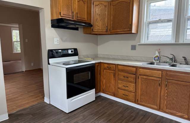 2 Bedroom with a Bonus Room Close to Union Hospital - Qualifying Applicants Get $500 Off 2nd Month's Rent!! Gallery 3