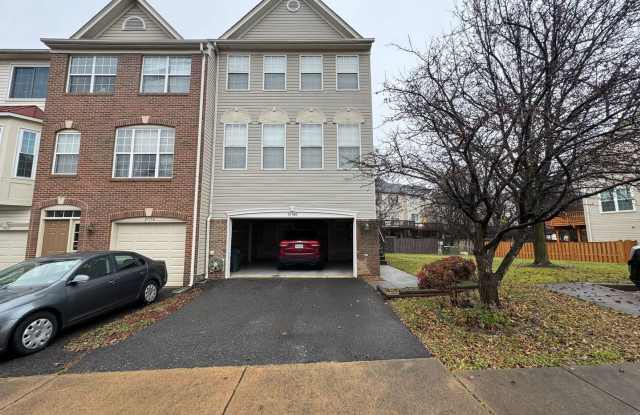 Spacious 3 Bed 3 Bath End-Unit Townhome With Fenced-In Yard! photos photos