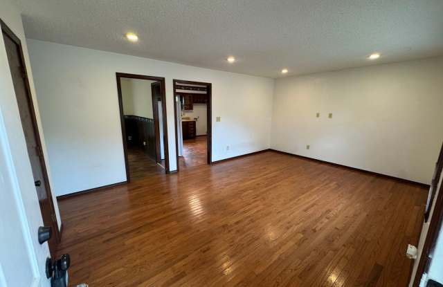LEASING Gallery 4