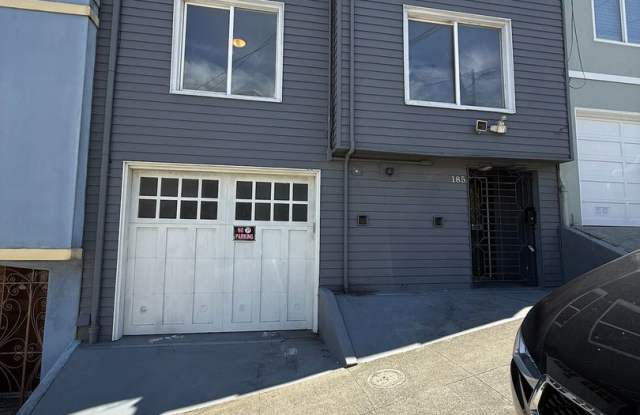 Spacious 3 Bedroom Home Minutes from City College Campus! photos photos