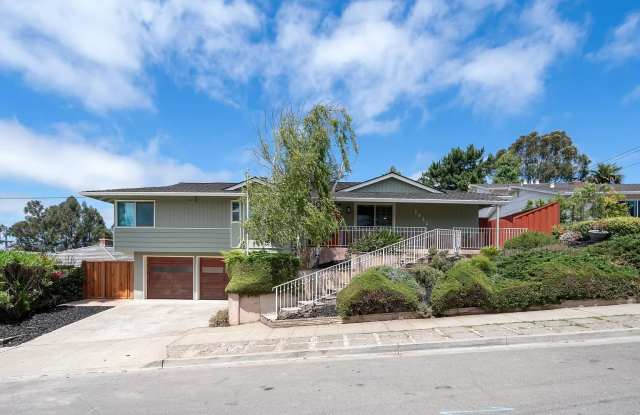 2932 Oakes Dr photos photos