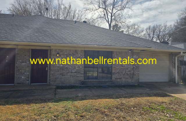 Duplex: 3 bed, 2 bath - 2560 Culbertson Street, Paris, TX 75460