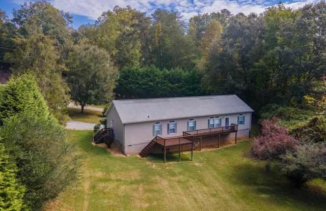 3/2 home close to WCU - 407 Monteith Gap Road, Cullowhee, NC 28723