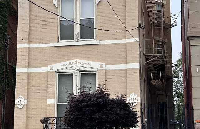 936 Findlay Street Gallery 1