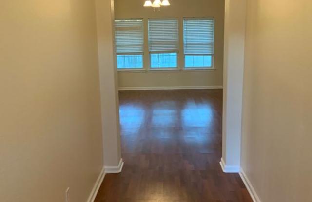 914 Ruth Circle Gallery 2