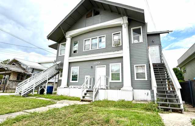 Available Now! 2 Bedroom /2 Bath Unit DOWNSTAIRS Near Downtown! photos photos