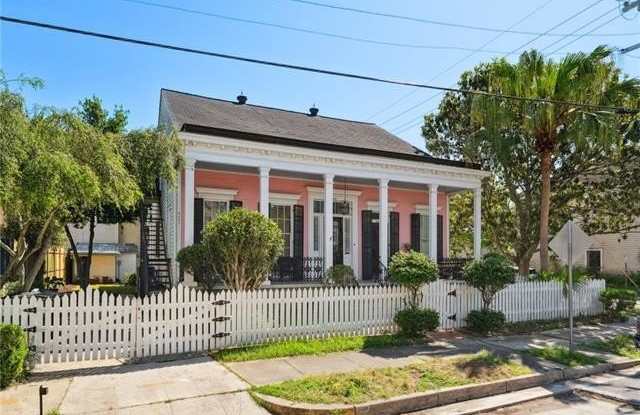 8205 MAPLE Street Gallery 2