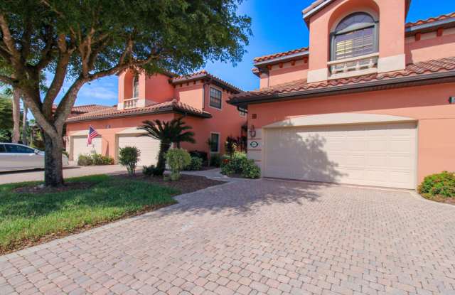 ** THE STRAND COMPLETELY REMODELED GEORGOUS 2/2 GROUND FLOOR COACHHOME SOCIAL MEMBERSHIP WITH GOLF COURSE VIEW FOR SEASON ** Gallery 3