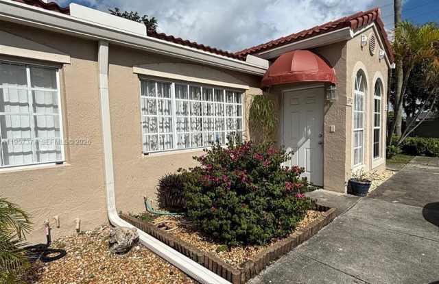 6992 NW 166th Ter photos photos