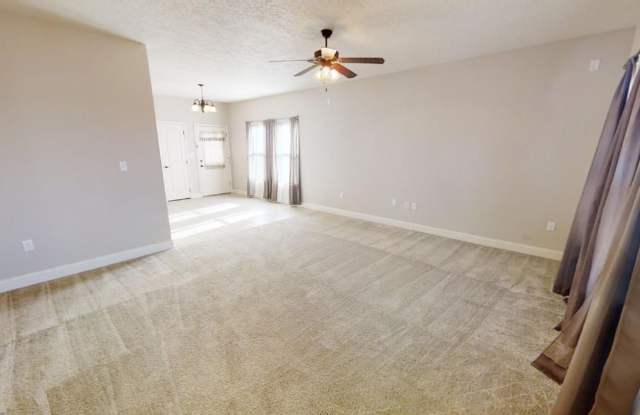 Your Ideal Home: 3 Large Bedrooms, 2 Bathrooms, and a 2-Car Garage! Gallery 4