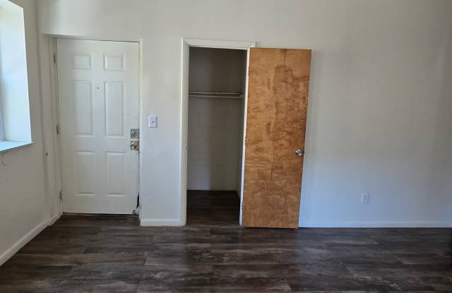 4027 Reading Rd Gallery 1