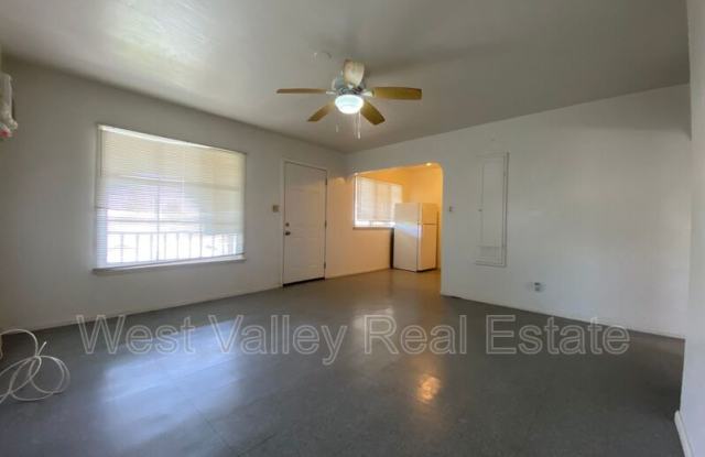 155 1/2 North Gallery 4