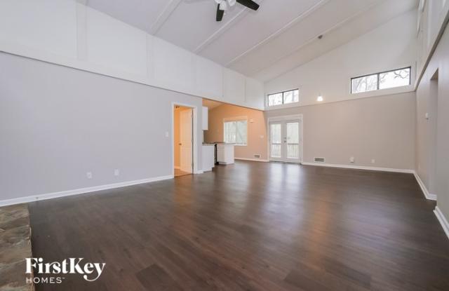 70 12 Springs Drive Gallery 3
