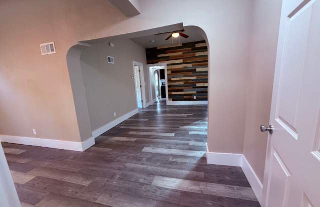 Large Renovated 5BR/2.5BA Single Family Rent to Own Home Gallery 3