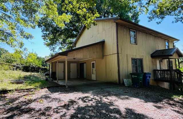 2 Bedroom, 1.5 Bath Duplex Gallery 1