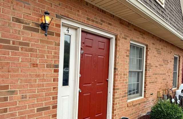 2 bed / 1.5 bath townhome in Oakwood Gallery 1