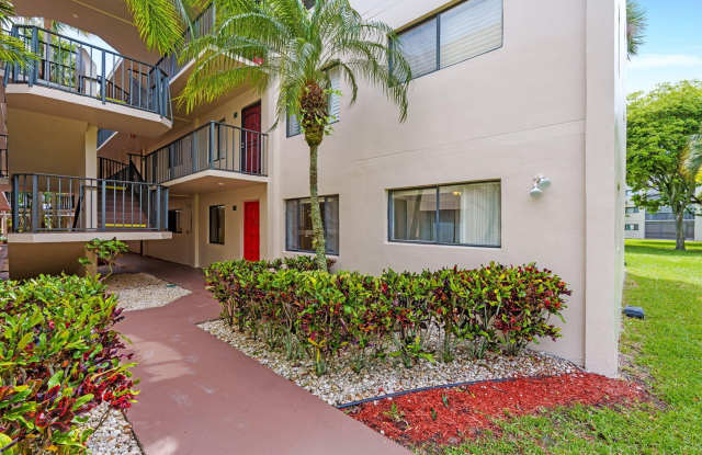 5310 Las Verdes Circle unit: 106 photos photos