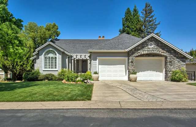 2 BED 2 BATH LOCATED IN THE KNOLLS GATED COMMUNITY - 3126 Riesling Path, Redding, CA 96001