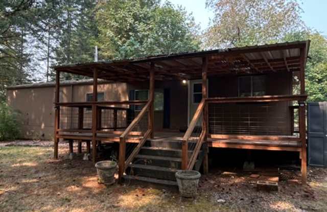 3-Bedroom home in Marcola on the water! Gallery 4