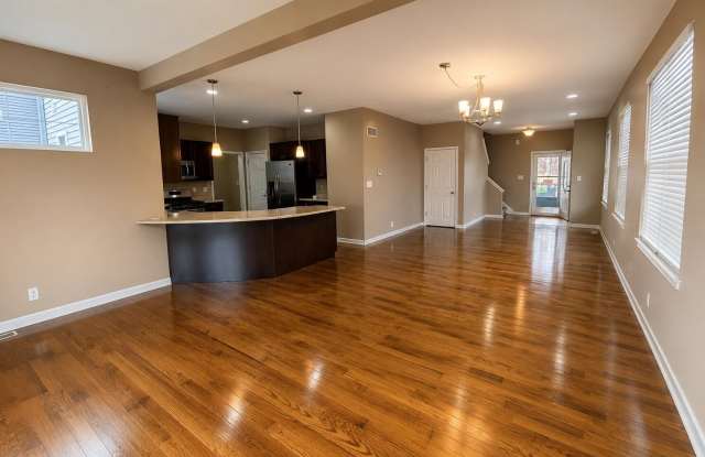 1302 Bobolink Road Gallery 3