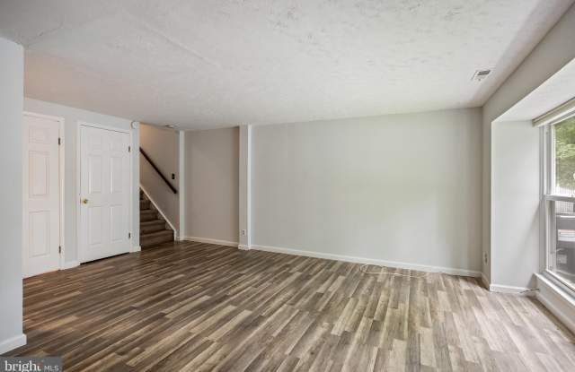 2504 GREENWOOD Drive Gallery 3