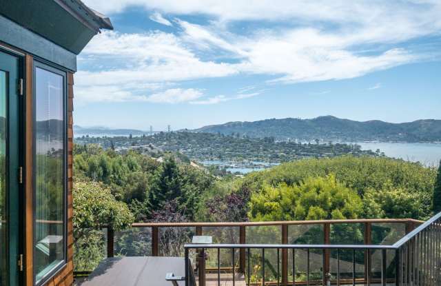 4BR/2.5BA 3,274sqft! STUNNING GG VIEWS!!! Yard! Spa! 4 Car Parking! Pet! PROGRESSIVE Gallery 3