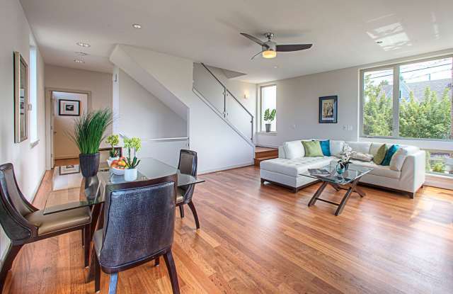 3Bd/3.5Ba Seattle Townhome Gallery 4