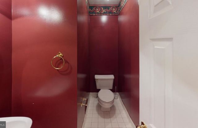 8008 RACHELLE PL Gallery 4