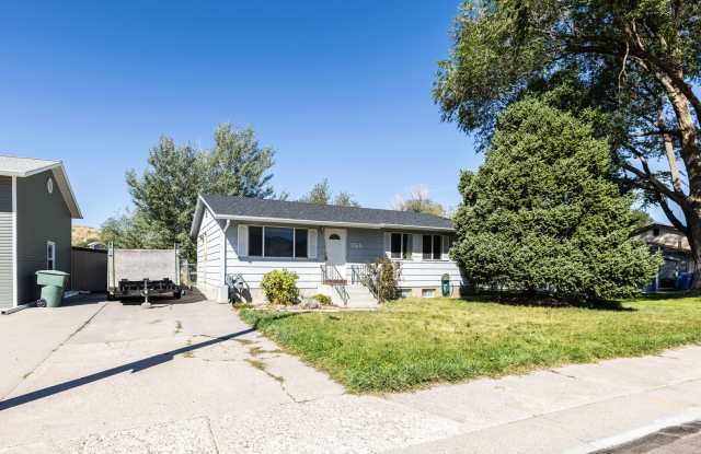 $500 OFF first months rent!!!! AWESOME 5 BED 2 BATH HOME IN POCATELLO WITH WASHER AND DRYER INCLUDED Gallery 4