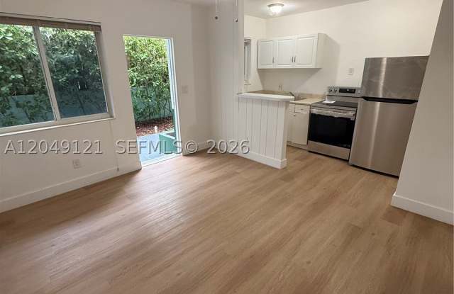 469 SW 3rd St photos photos