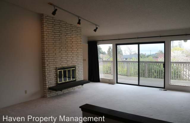 5635 47th Ave SW Gallery 4