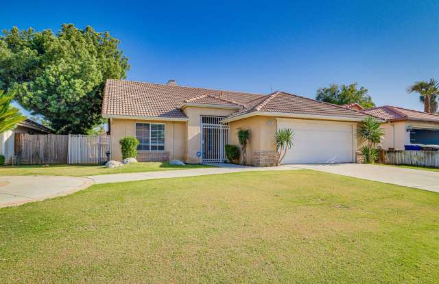 Spacious Home in SW Bakersfield! photos photos