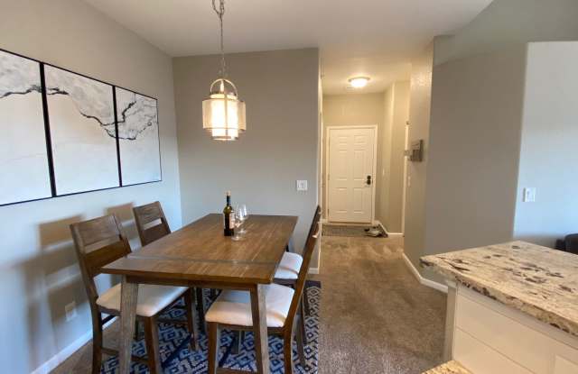 **Cozy Condo Available NOW** Minutes to Red Rocks! Gallery 4