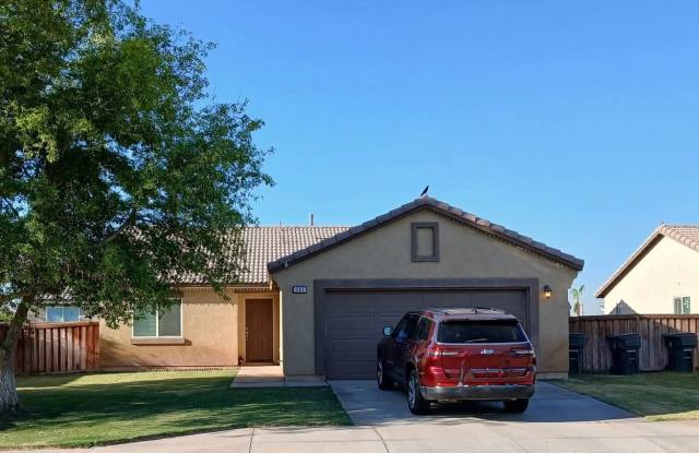 4 BED IN IMPERIAL ! GREAT LOCATION APPLY NOW photos photos