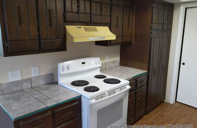 Quaint 2 bed/ 1 bath condo Gallery 3