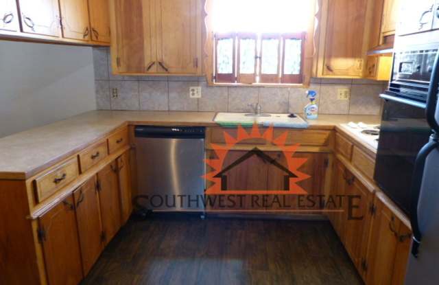 Brick 3 bedroom 2 bath home Gallery 4