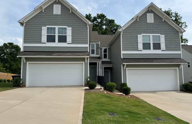 Spacious 3BD/2.5BTH Paired Home minutes from I-77 and I-40 Available NOW photos photos