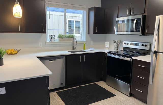 Queen Court Apartments photos photos