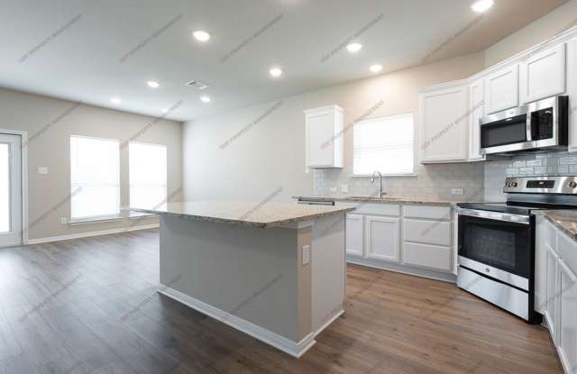 Available now! 4-Bedroom Home in Temple – Fridge Included! Gallery 4